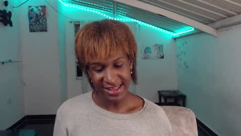 Snapshot of angell_dustt chatting on December 4, 6:38 am Danielle online show from December 4, 6:38 am