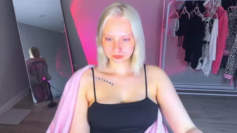 Cutie online show from July 9, 3:49 pm