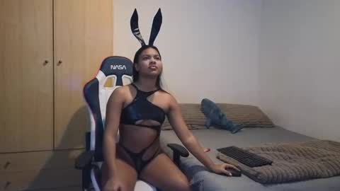 Angelly online show from October 31, 5:46 pm