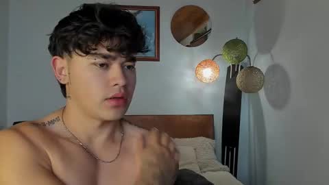 Snapshot of angelx_fox chatting on February 10, 10:31 am Angel Fox online show from February 10, 10:31 am