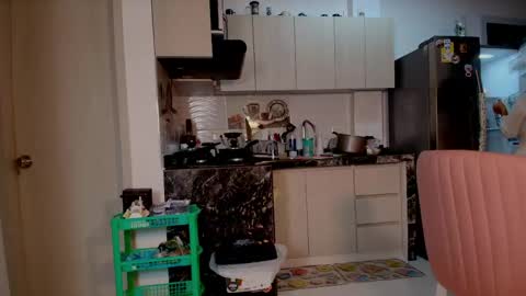 laura  online show from May 21, 12:28 am