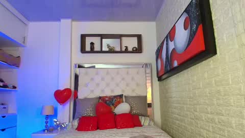 Snapshot of anielli69 chatting on February 18, 4:48 am laura online show from February 18, 4:48 am