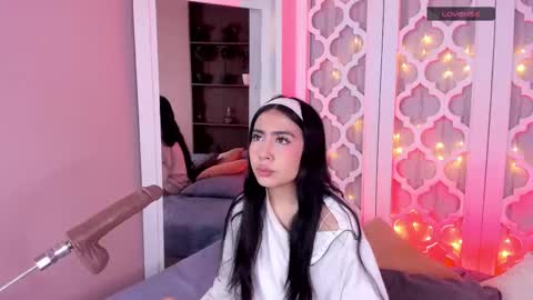 Snapshot of aniie_west chatting on February 19, 12:00 pm aniie_west online show from February 19, 12:00 pm