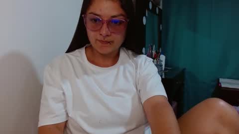 Valeri Villalobos   online show from January 8, 9:55 pm