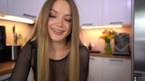 Im Anita thumb up me please its important online show from March 21, 9:08 pm