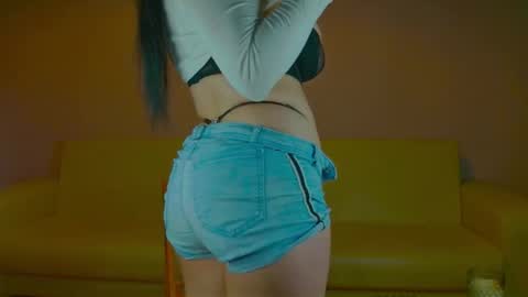 Anitta online show from March 13, 7:28 pm