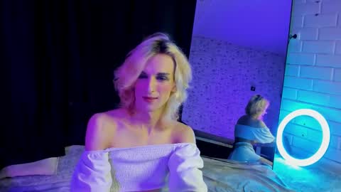 Snapshot of anjella_botton chatting on October 20, 6:57 pm Angel online show from October 20, 6:57 pm