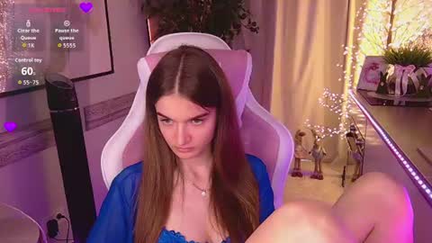 ann_woood online show from June 20, 4:57 pm