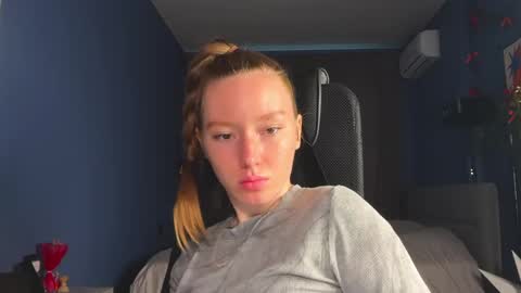 Anna online show from April 24, 3:14 pm