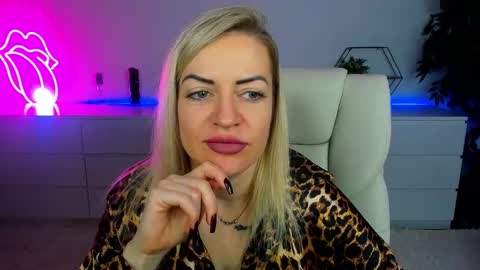 anna_snow9 online show from September 18, 5:33 am