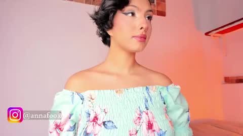 annafoox_ online show from September 17, 9:51 pm