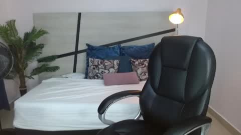 anne_blake online show from May 12, 12:03 pm
