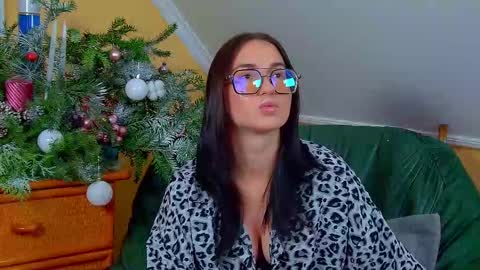 Anne online show from December 5, 9:30 am