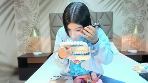 Anne online show from April 19, 3:07 am