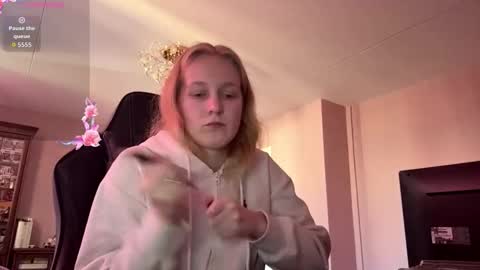 Qwin online show from March 13, 11:24 am