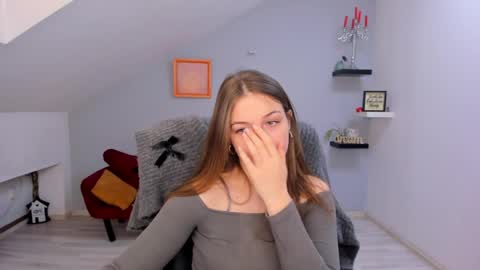 annewilsonn online show from April 6, 10:49 am