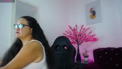 annie_carterr_ online show from May 27, 1:08 pm