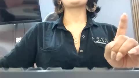 Ann online show from October 24, 5:03 pm