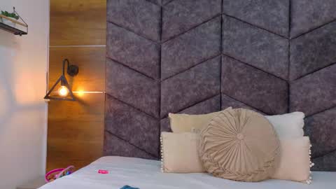 ANNIE online show from February 26, 12:08 pm