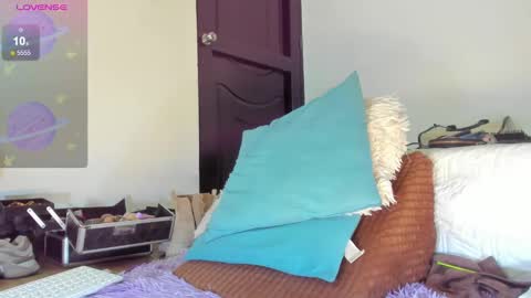 annie_santosx online show from March 3, 8:21 pm