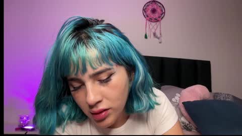 Snapshot of annie_snow_ chatting on February 4, 1:23 am JEANNE no olvides seguirme dont forget follow me uu online show from February 4, 1:23 am