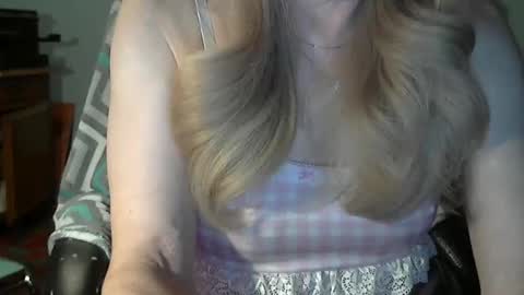 anniegurl online show from February 1, 10:12 am