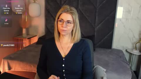 Annie online show from December 23, 5:57 am