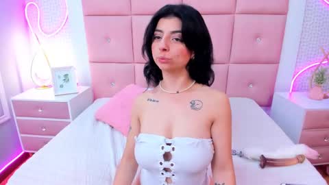 anntonellalopez online show from February 18, 1:21 am