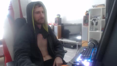 LoyalDog online show from April 12, 11:47 am