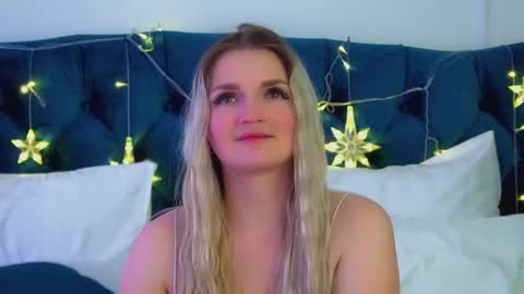 annyraii online show from December 19, 6:47 pm