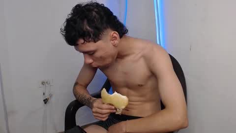 Snapshot of anoine_dirty chatting on October 9, 5:46 am Antoine Dirty online show from October 9, 5:46 am