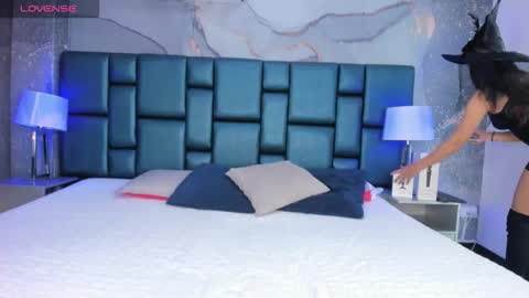 anthonelaDuque online show from October 31, 12:16 pm