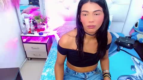 antonela_xx3 online show from March 4, 12:39 am