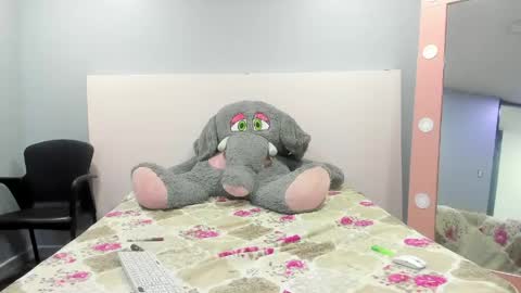 antonella bratzz online show from May 15, 1:03 am