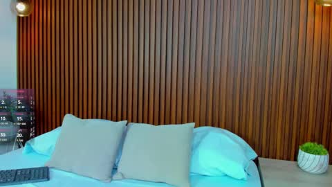 A N T O N E L L A  online show from September 25, 6:59 pm