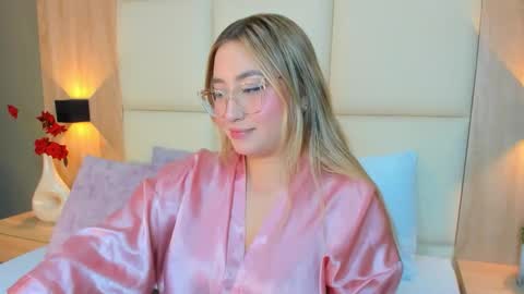 A N T O N E L L A  online show from March 18, 12:55 pm