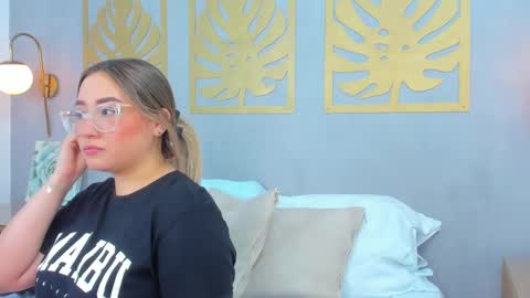 A N T O N E L L A  online show from March 12, 7:25 pm