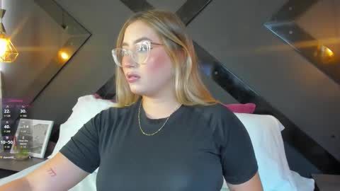 A N T O N E L L A  online show from October 13, 7:05 pm