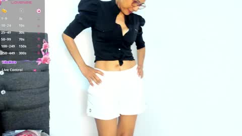 antonella_rizzo01 online show from May 20, 1:35 am