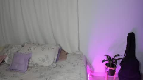 Snapshot of antonellaparker chatting on October 27, 12:05 pm Sarah online show from October 27, 12:05 pm