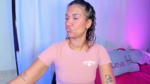 Sarah online show from March 8, 4:44 pm