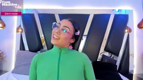 A N T O N E L L E  online show from November 4, 11:22 am