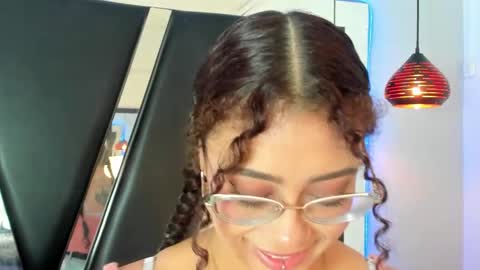 A N T O N E L L E  online show from March 5, 11:38 am