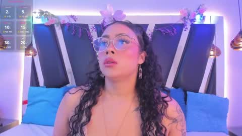 A N T O N E L L E  online show from April 22, 11:28 am