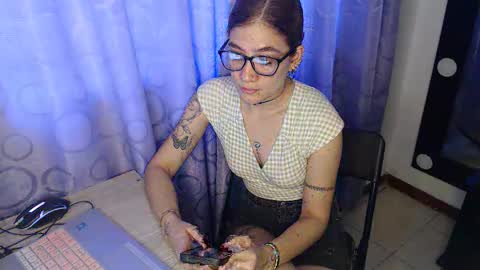 antonia0824 online show from February 4, 4:44 pm