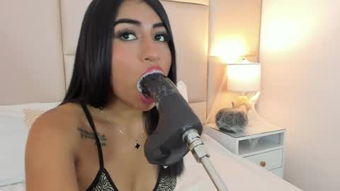 Snapshot of antoniaross chatting on October 21, 12:54 pm Antonia online show from October 21, 12:54 pm