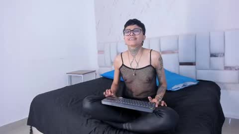 antony_d_ossa online show from April 29, 8:57 pm