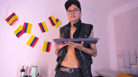 antony_d_ossa online show from June 21, 9:10 pm