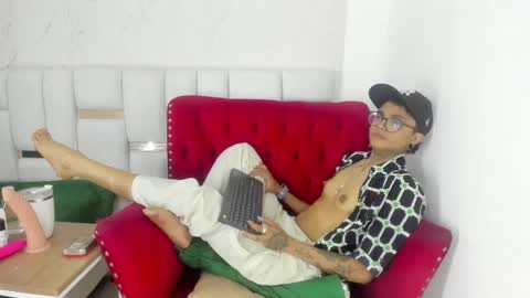 antony_d_ossa online show from May 14, 9:46 pm