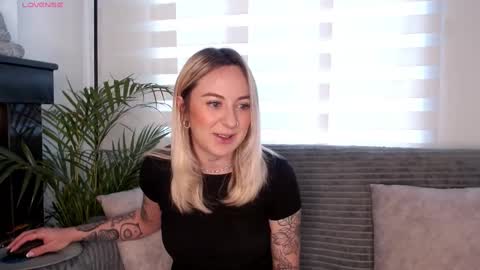 Antonia online show from October 7, 4:03 pm